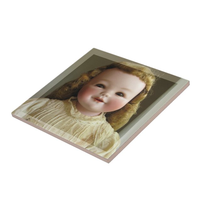 Antika den keramiska Orsini dockan belägger med Kakelplatta (Sidan)