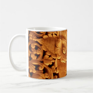 Antikalkonst i guld blommigt nära kaffemugg