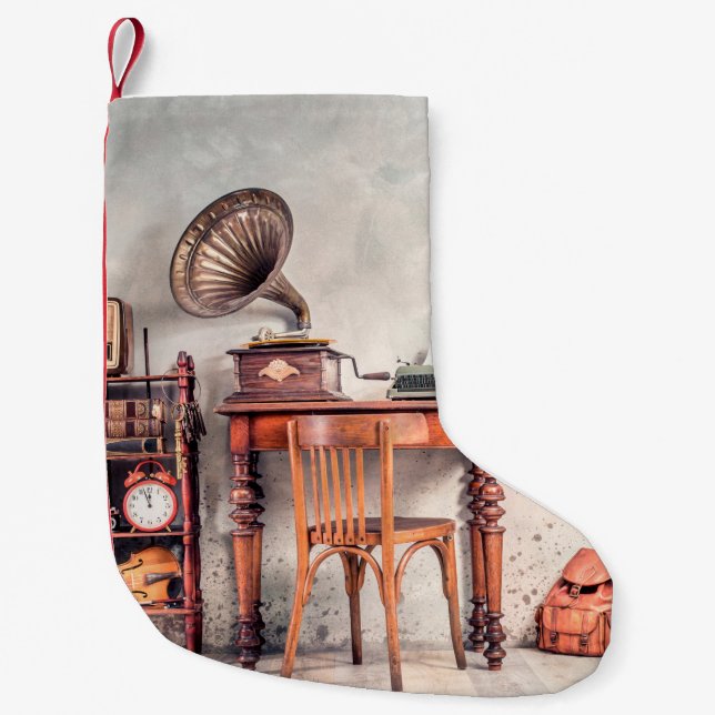 Antikstol, gammal skrivmaskin, radiokanal, gramop liten julstrumpa (Framsidan)