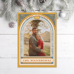 Antique Arch Holly Deco Mustard Helgdag Photo Card Julkort<br><div class="desc">Redigera och anpassa för att ändra hälsning,  namn,  år och typsnitt och meddelande på baksidan. Anpassa ytterligare om du vill lägga till mer text eller fler foton på baksidan.</div>