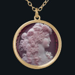 ANTIQUE CAMEO, DAM MED DRUVOR OCH GRAPEVINER GULDPLÄTERAT HALSBAND<br><div class="desc">Yvel av typen cammeo jewel med en vacker kvinnoprofil med långa hår,  med ornamerade druvor och grapeviner för vinodlingskörd</div>