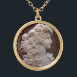 ANTIQUE CAMEO, DAM MED DRUVOR OCH GRAPEVINER GULDPLÄTERAT HALSBAND<br><div class="desc">Yvel av typen cammeo jewel med en vacker kvinnoprofil med långa hår,  med ornamerade druvor och grapeviner för vinodlingskörd</div>