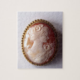 Antique Cameo Pussel