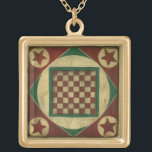 Antique Checkerboard av Ethan Harper Guldpläterat Halsband<br><div class="desc">En schackbräda som också fungerar som konst? Dubbla njutningen! Denna antika kartong skapades av Ethan Harper. Lägg den på väggen,  eller ring en vän och starta ett spel med checkers!</div>