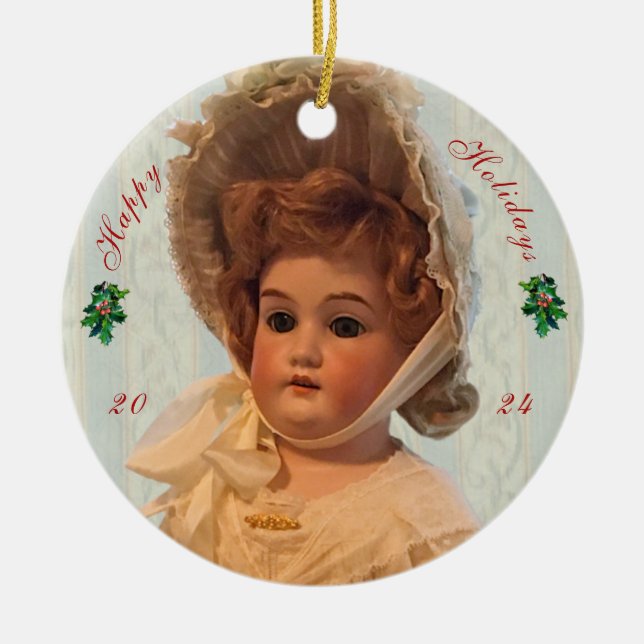 Antique Doll 2024 Ceramic Helgdag Ornament (Framsidan)