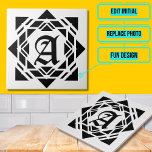 Antique Medieval Lettered Kakelplatta<br><div class="desc">Genom lite av Zazzle-plattformens typografi-magi lägger den här mallen till ditt monogram i ett medeltida liknande format till en keramisk platta av vintage med vintagens bakgrundsdesign. Tänka av den speciella beröringen som du kan lägga till i ett ryggstödsdiskage i en hemrestaurering eller bara använda den som en trivet. Lägg helt...</div>