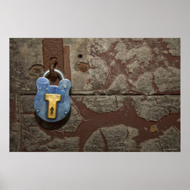 Antique Metall Lock på stenvägg Poster (Framsidan)
