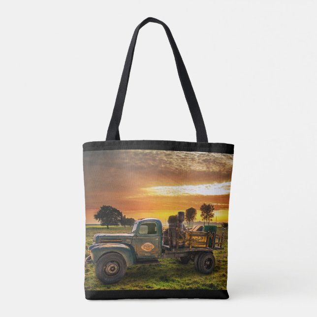 Antique Pickup in Countryside Tygkasse (Baksida)