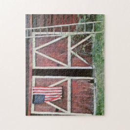 Antique Red Barn-dörrar med Flagga & Orchard Ladde Pussel