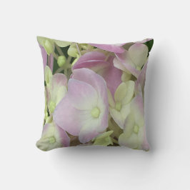 Antique White and Dusty Rosa Hydrangea Petals Kudde