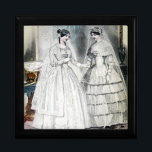 Antique White Bröllop-klänningar Minnesask<br><div class="desc">De vackra brudarna bär bröllop-klänningar från 1850.</div>