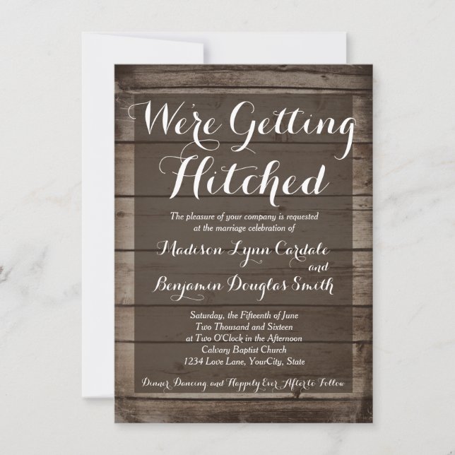 Antique Wood Get Hitched Wedding-inbjudningar Inbjudningar (Framsida)