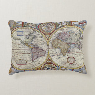 Antique World Map #3 Prydnadskudde