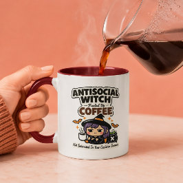Antisocial häxa driven av kaffe Rolig Halloween Mugg