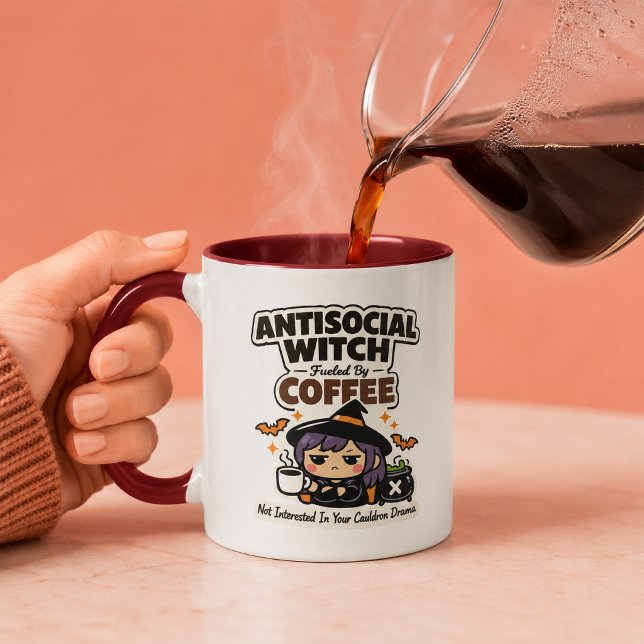 Antisocial häxa driven av kaffe Rolig Halloween Mugg (Skapare uppladdad)