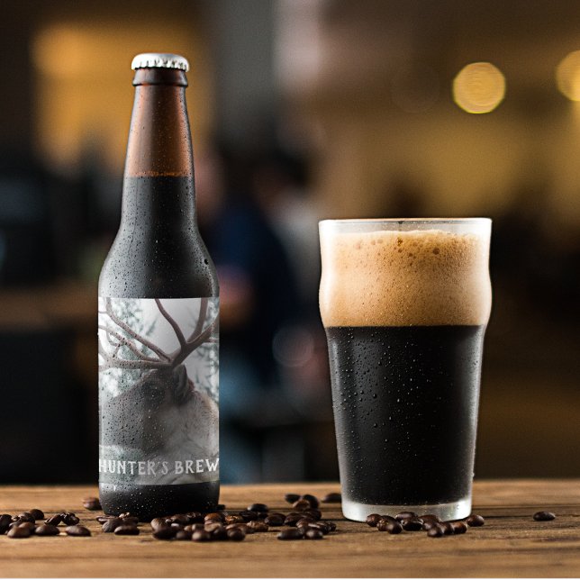 Antlered Västindiou Photo Personlig Ölflaska Etikett (In Situ Glass of Beer)