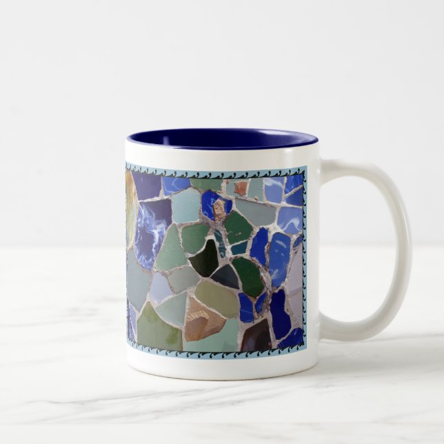 Antoni Gaudi blåttmosaik Två-Tonad Mugg (Höger)