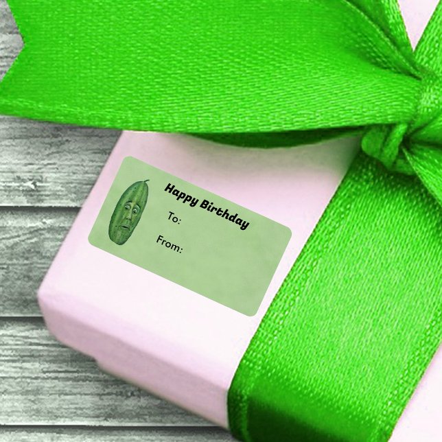 Antropomorf Grönt med Ansikte Adressetikett (Silly green anthropomorphic pickle with surprised face on Happy Birthday green gift tag stickers.)