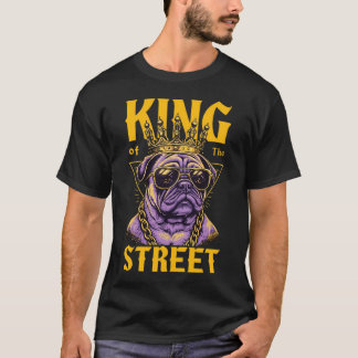 Antropomorfisk Mops som Bär en Krona och Solglasög T Shirt