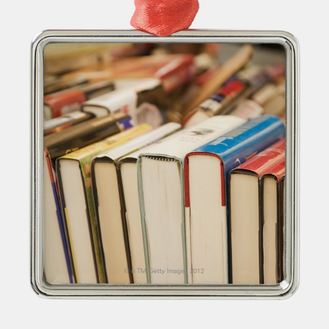 Använda bokar på en genomsökanderea julgransprydnad metall (Framsidan)