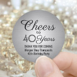 ANY Birthday Cheers Elegant Black Silver Faux Foil Runt Klistermärke<br><div class="desc">Tillsätt en personlig som avslutar beröring till födelsedagsfest tackkort eller gynnar med anpassningsbar svart och faux metallisk, rund klistermärke/kuvertförslutning. All text är enkel att anpassa eller ta bort. Den här mallen har skapats för en 40-årsdag, men kan enkelt ändras till ett annat år eller en annan händelse, till exempel en...</div>