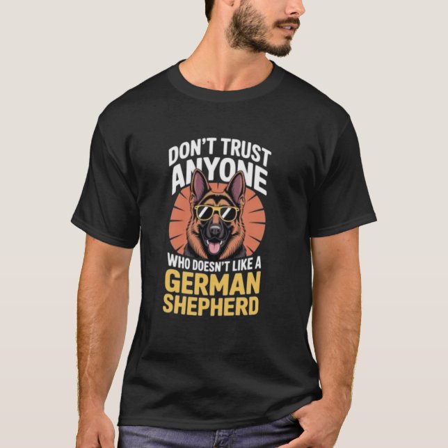 ANYONE WHO DOESN'T LIKE A GERMAN MAN SHEPHERD Tee (Framsida)