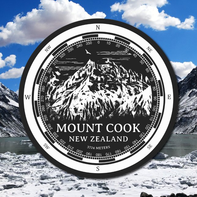 Aoraki Mount Cook - Canterbury Nya Zeeland Underlägg Papper Rund (Mount Cook New Zealand Coaster in Back with a white compass and mountain illustration)