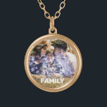 *~* AP42 FAMILY Photo Bild Image Glitter Guldpläterat Halsband<br><div class="desc">ROUND NECKLACE/PENDANT (sök-ID AP42 för liknande utformningar på olika produkter) * Energetiskt förbättrad minnesminnesminnesminnesfamilj Keepsakéer. Fotografi för familjen/familjen. Ladda upp familjen bild. Höger: "FAMILY" Ett textområde är tillgängligt. Anpassa teckensnittet färg, teckensnittet storlekt faktiskt för teckensnittet och textens placering. Guld Glitter används under en liten gnistra. — Eftersom en professionell sedan...</div>