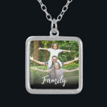 *~* AP42 FAMILY Photo Bild Image Silver Silverpläterat Halsband<br><div class="desc">SQUARE NECKLACE (sök-ID AP42 för liknande utformningar på olika produkter) * Energetiskt förbättrad minnesminnesminnesminnesfamilj Keepsakéer. Ladda upp familjen bild. Höger: "FAMILY" Ett textområde är tillgängligt. Anpassa teckensnittet färg, teckensnittet storlekt faktiskt för teckensnittet och textens placering. — Eftersom en professionell sedan 2001 avstånd energitillverkaren i andlig har jag lärt mig, utvecklat...</div>