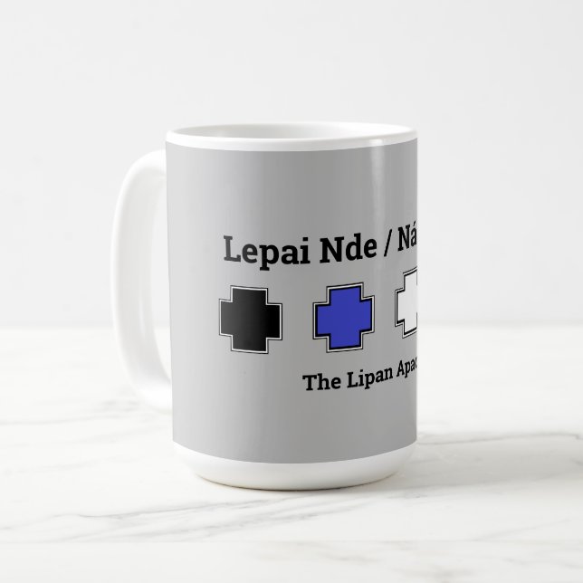 Apache Knivar® Lipan Apache T-Shirt Kaffemugg (Framsida vänster)