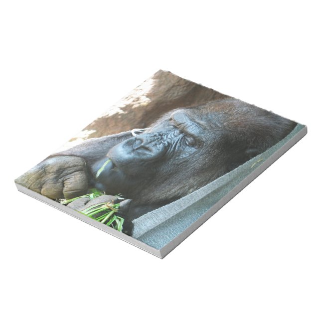 Ape huva ~ Japansk Gorilla Eating Anteckningsblock (Roterad)
