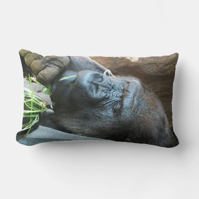 Ape huva ~ Japansk Gorilla Eating Lumbarkudde (Framsida)
