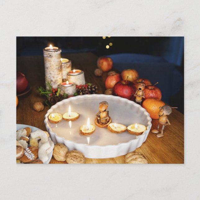 Apelina älvar iakttar jultraditioner vykort (Framsida)