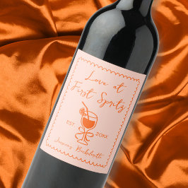 Aperol Spritz Playful Chic Hand plockade Bachelore Vinflaska Etikett