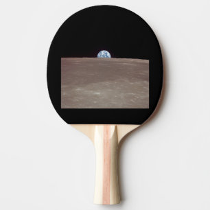 Apollo 11-bild av jorden stigning över armar och b pingisracket