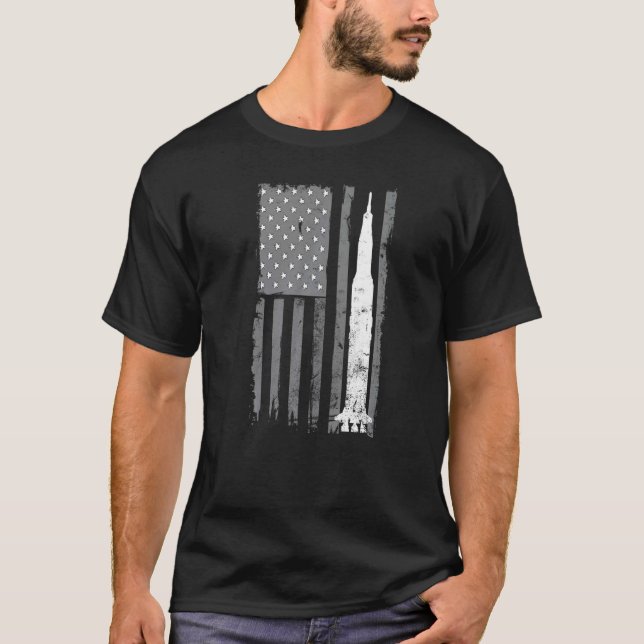 Apollo 11 Saturn V Rocket American Flagga Space La T Shirt (Framsida)