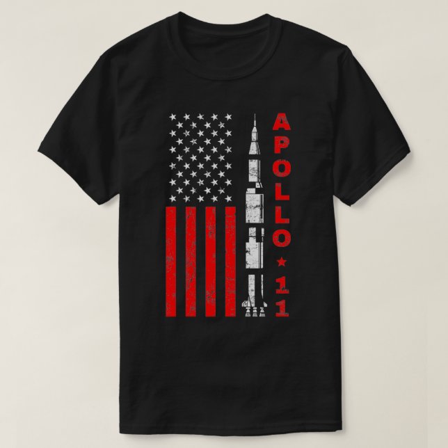 Apollo 11 Saturnus V Rocket USA flagga T Shirt (Design framsida)