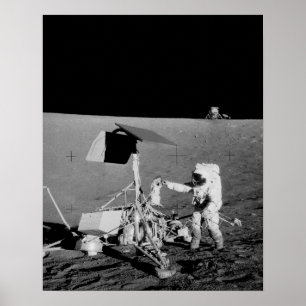 Apollo 12 Astronaut & Lunar Module på Måne Poster