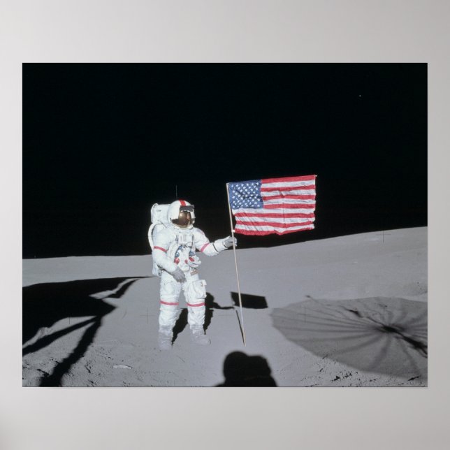 Apollo 14 Astronaut vid Måne Poster (Framsidan)