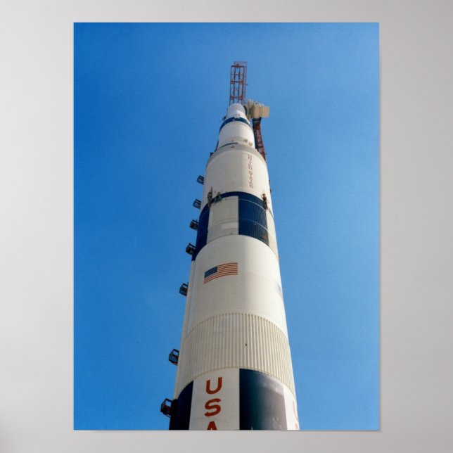 Apollo 15 atop Saturn V Rocket Poster (Framsidan)