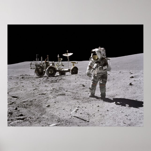 Apollo 16 Astronaut och Lunar Roving Fordon Poster (Framsidan)