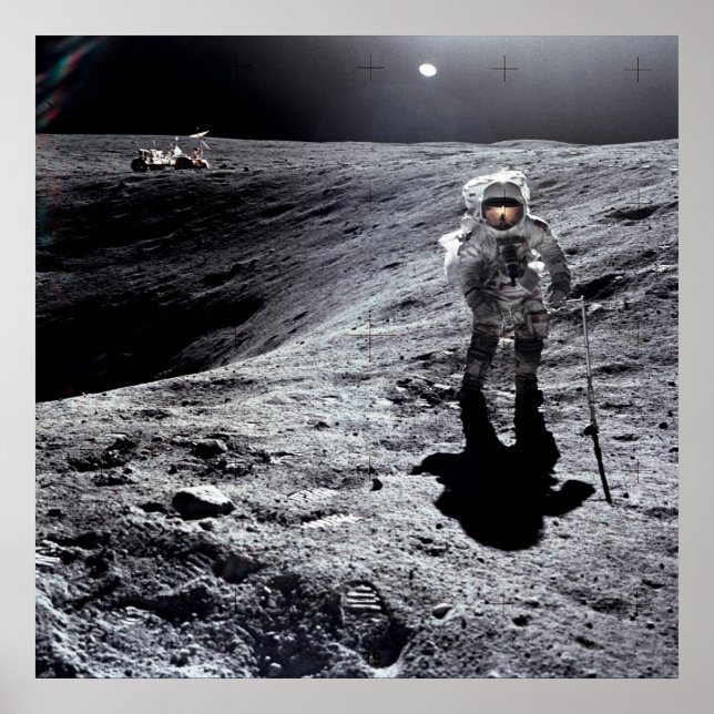 Apollo 16 Astronaut vid Måne Poster (Framsidan)