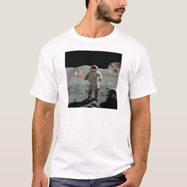 Apollo 17 astronaut i den OxenLittrow dalen Tee Shirt (Framsida)