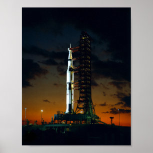 Apollo 4 Saturn V raket på launchpaden - 1967 Poster