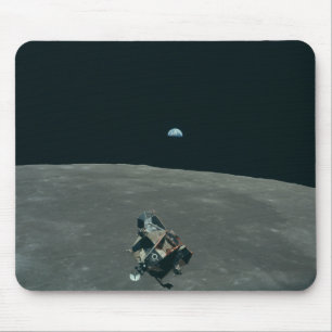 Apollo Lunar Lander och Earthrise över Måne Musmatta