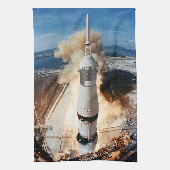 Apollo Saturn V Rocket-uppskjutning till Måne 1969 Kökshandduk (Vertikal)
