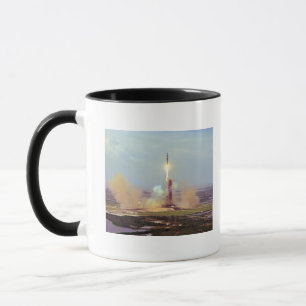 Apolloen Soyuz testar projekterar den Saturn IB Mugg