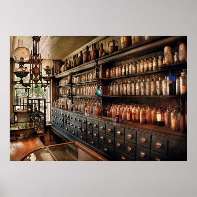 Apotek - så många lådor och flaskor poster (Framsidan)