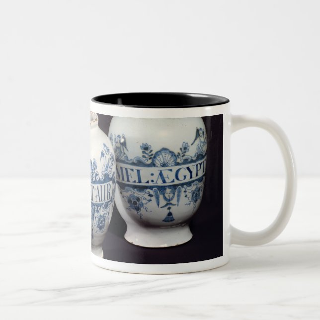 Apothecariess drogburkar, c.1740 Två-Tonad mugg (Höger)