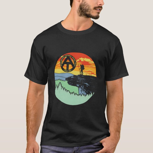 Appalachian Trail Hiker McAfee's Knob Hiking T Shirt (Framsida)